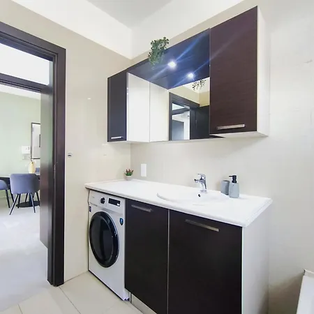 Peaceful Modern With Nature Views Lejlighed *